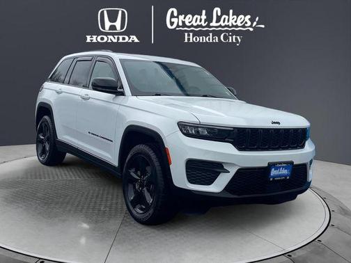 Bright White Clearcoat 2023 Jeep Grand Cherokee Altitude