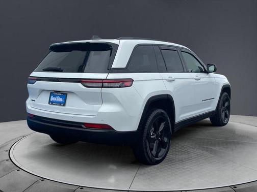 Bright White Clearcoat 2023 Jeep Grand Cherokee Altitude