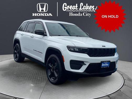 Bright White Clearcoat 2023 Jeep Grand Cherokee Altitude