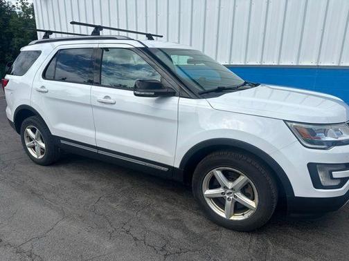Oxford White 2017 Ford Explorer XLT