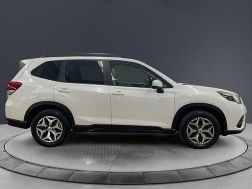 Crystal White Pearl 2022 Subaru Forester Premium