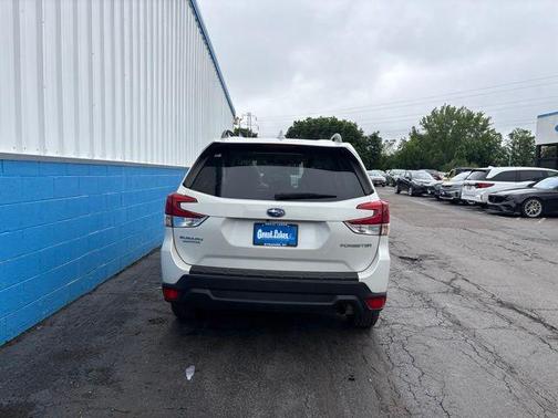Crystal White Pearl 2022 Subaru Forester Premium