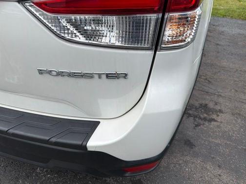Crystal White Pearl 2022 Subaru Forester Premium