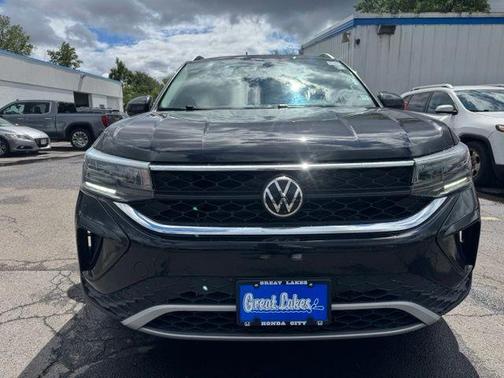 Deep Black Pearl Effect 2022 Volkswagen Taos 1.5T SE