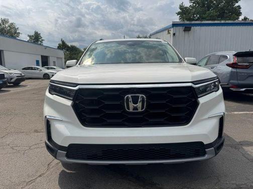 White 2023 Honda Pilot Elite