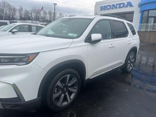 White 2024 Honda Pilot Elite