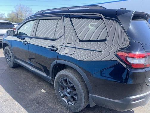 Crystal Black Pearl 2023 Honda Pilot TrailSport