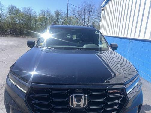 Crystal Black Pearl 2023 Honda Pilot TrailSport