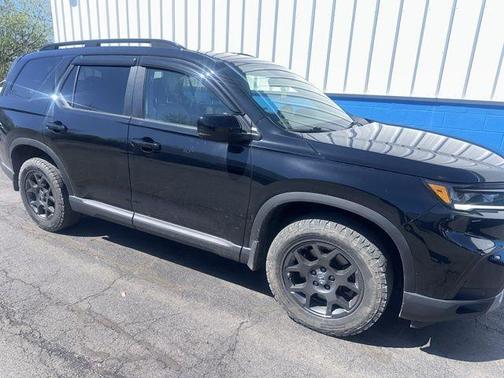 Crystal Black Pearl 2023 Honda Pilot TrailSport