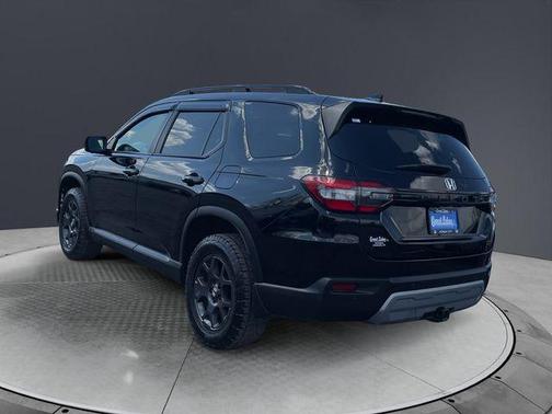 Crystal Black Pearl 2023 Honda Pilot TrailSport