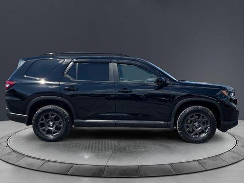 Crystal Black Pearl 2023 Honda Pilot TrailSport