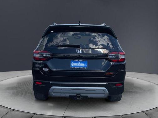 Crystal Black Pearl 2023 Honda Pilot TrailSport