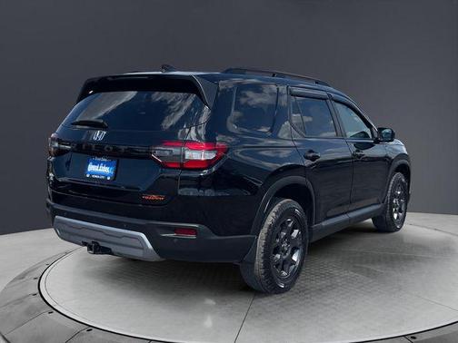 Crystal Black Pearl 2023 Honda Pilot TrailSport