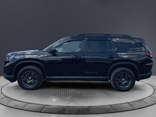 Crystal Black Pearl 2023 Honda Pilot TrailSport