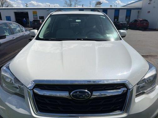 Crystal White Pearl 2018 Subaru Forester 2.5i Premium