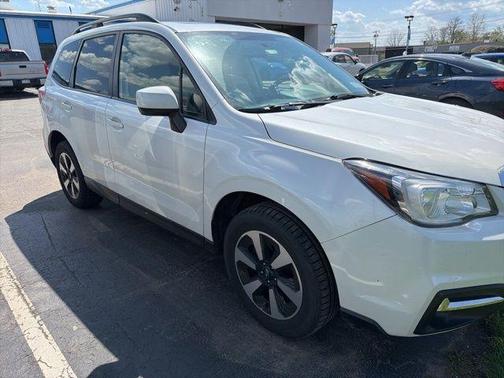 Crystal White Pearl 2018 Subaru Forester 2.5i Premium