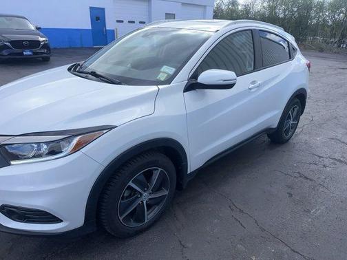 White 2022 Honda HR-V EX