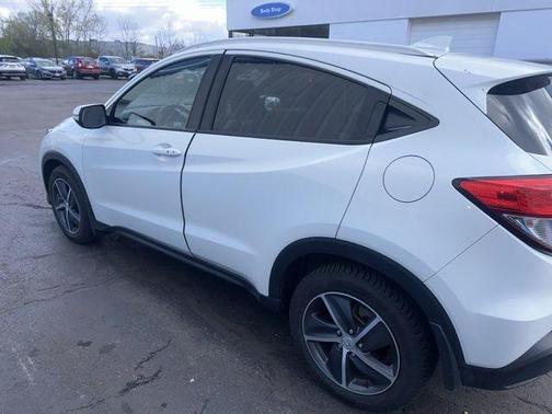 White 2022 Honda HR-V EX