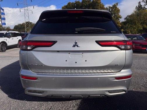 Alloy Silver Metallic 2022 Mitsubishi Outlander SE