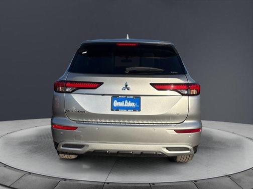 Alloy Silver Metallic 2022 Mitsubishi Outlander SE