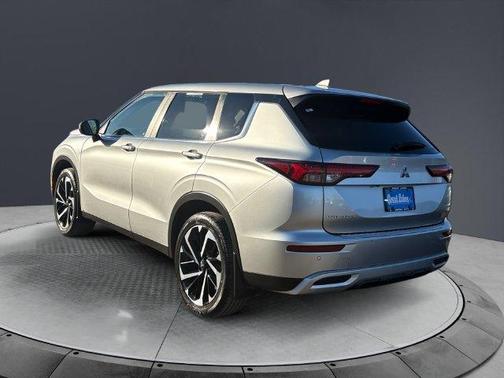 Alloy Silver Metallic 2022 Mitsubishi Outlander SE