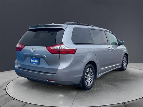 2018 Toyota Sienna XLE Premium