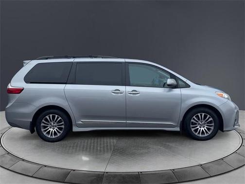 2018 Toyota Sienna XLE Premium