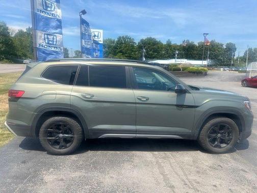 Avocado Green 2024 Volkswagen Atlas 2.0T Peak Edition SE w/Technology