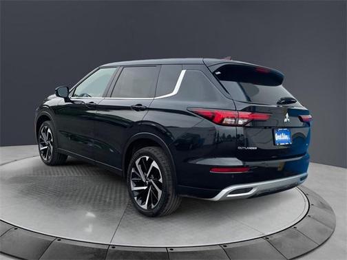 2023 Mitsubishi Outlander SE