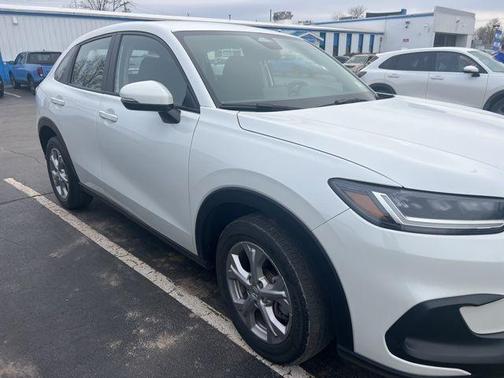 Platinum White Pearl 2023 Honda HR-V LX