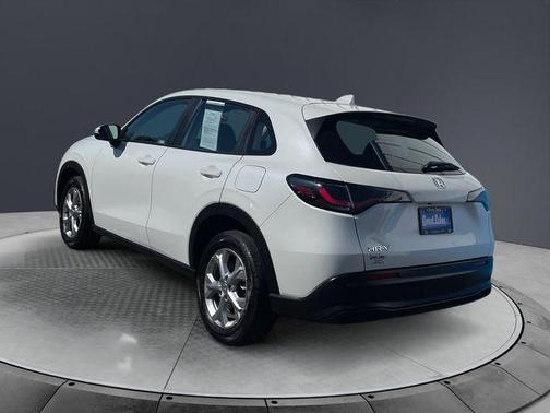 Platinum White Pearl 2023 Honda HR-V LX