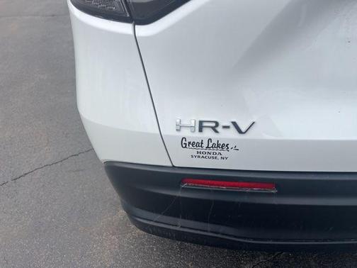 Platinum White Pearl 2023 Honda HR-V LX