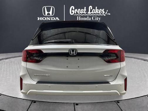 Platinum White Pearl 2026 Honda Odyssey Touring