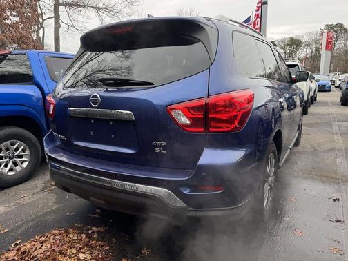 2019 Nissan Pathfinder SL