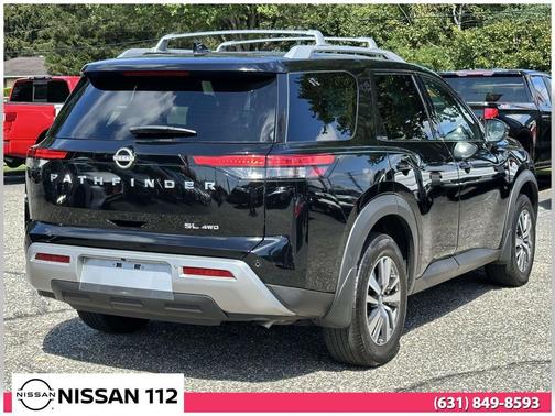 2023 Nissan Pathfinder SL