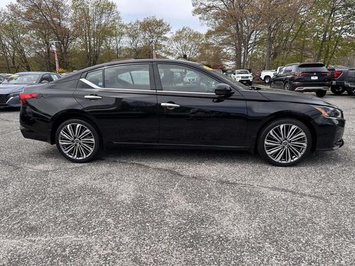Super Black 2023 Nissan Altima 2.5 SL