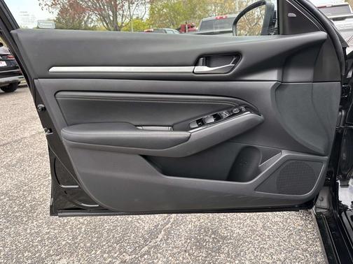 Super Black 2023 Nissan Altima 2.5 SL