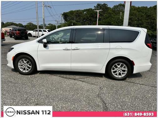 2022 Chrysler Voyager LX