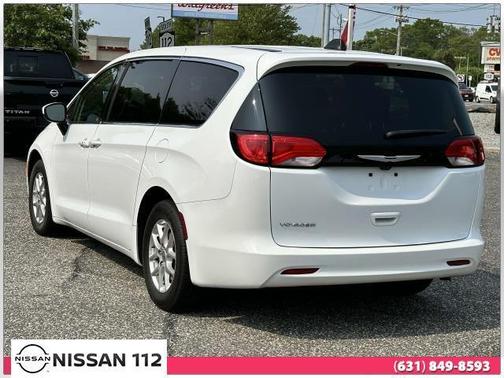 2022 Chrysler Voyager LX