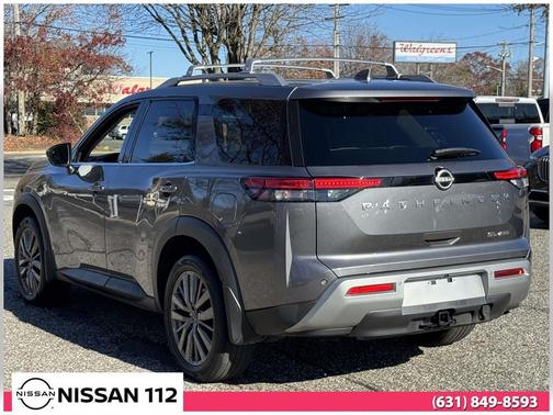 2023 Nissan Pathfinder SL 4WD