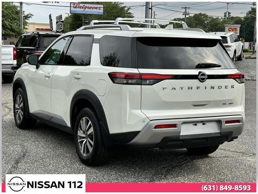 2022 Nissan Pathfinder SL