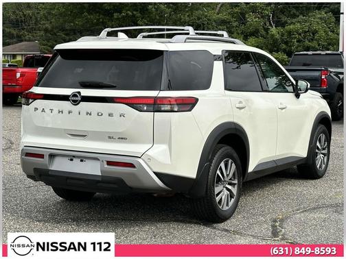 2022 Nissan Pathfinder SL