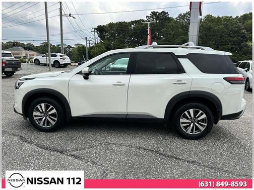 2022 Nissan Pathfinder SL