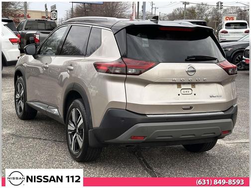 Champagne Silver Metallic/Super Black 2021 Nissan Rogue SL