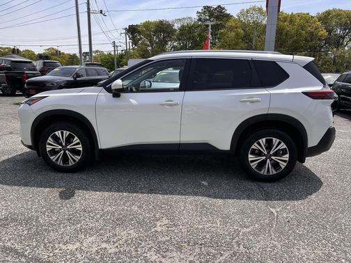 Pearl White Tricoat 2023 Nissan Rogue SV