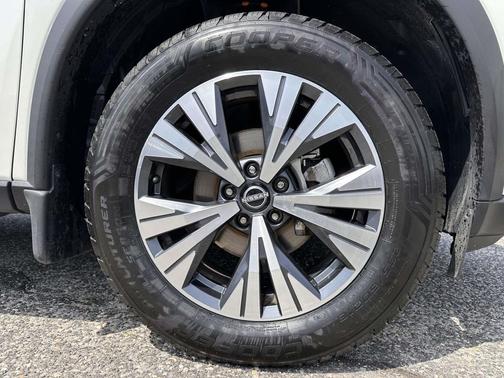 Pearl White Tricoat 2023 Nissan Rogue SV