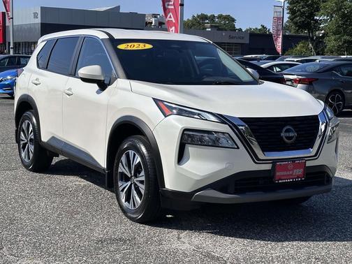 Pearl White Tricoat 2023 Nissan Rogue SV