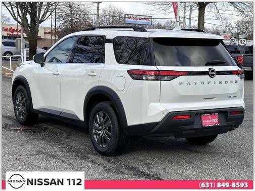 2024 Nissan Pathfinder SV