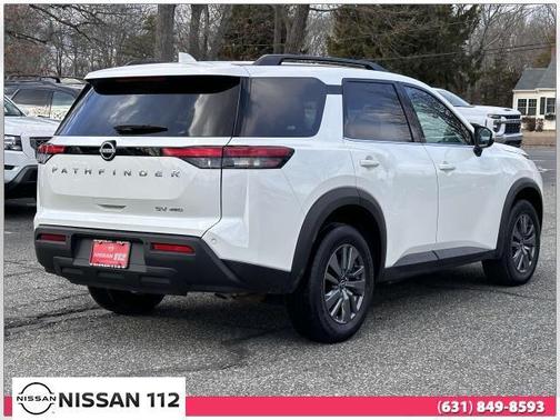 2024 Nissan Pathfinder SV