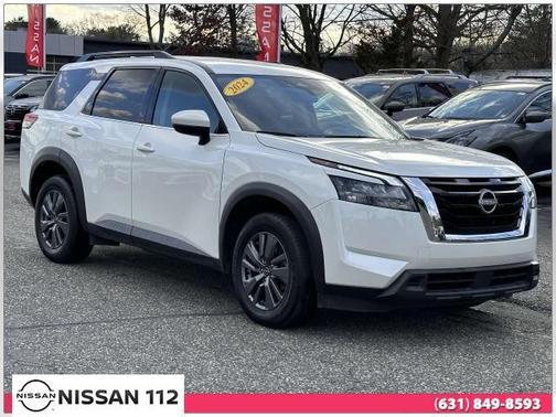 2024 Nissan Pathfinder SV